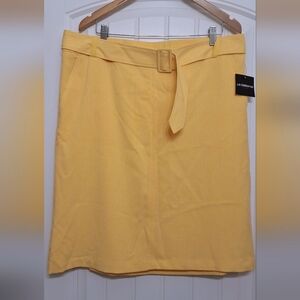 Summer yellow Liz Claiborne career skirt with pockets and belt size 16